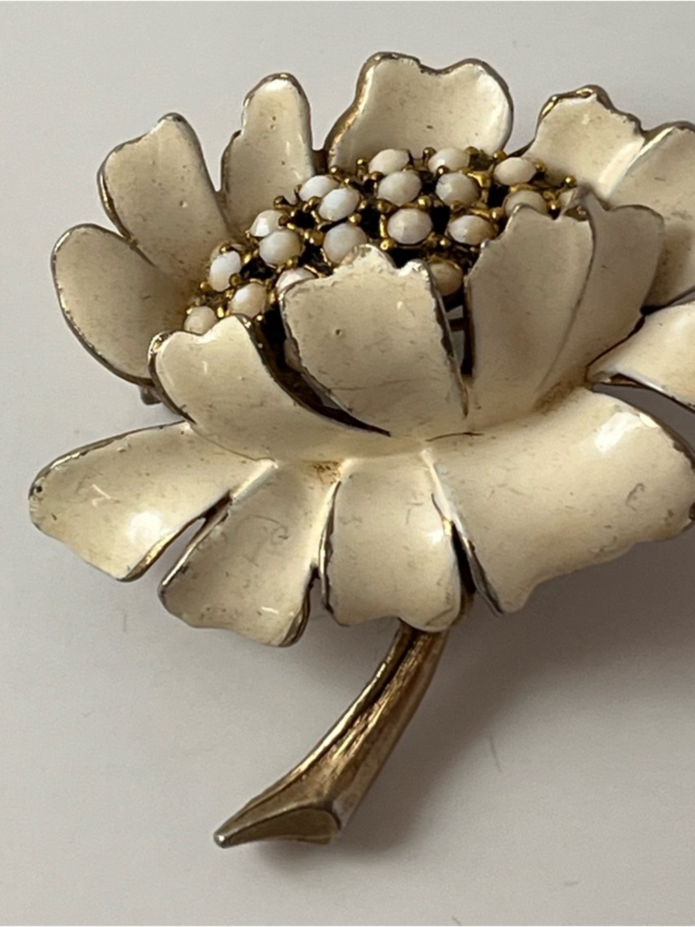 HAR Cream Enamel & Gold-Tone Floral Brooch Vintage Mid Century Pin